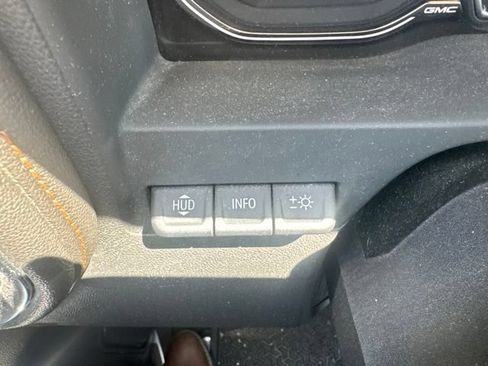 Used 2022 GMC Sierra 1500 AT4 w/ AT4 Premium Package AWD/4WD image 14