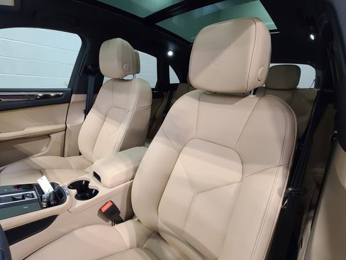 New 2026 Porsche Macan image 5