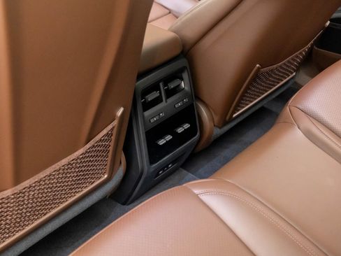 New 2025 Porsche Macan 4S Electric image 17