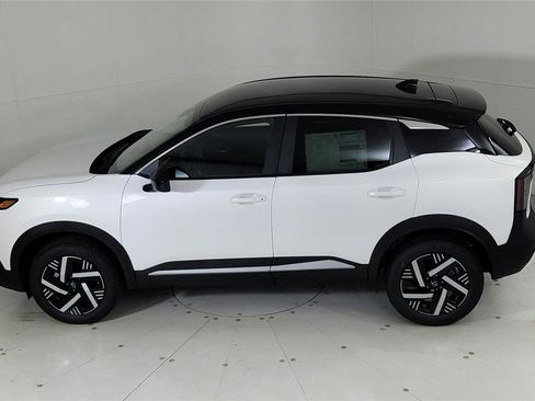 Used 2025 Nissan Kicks SV image 17