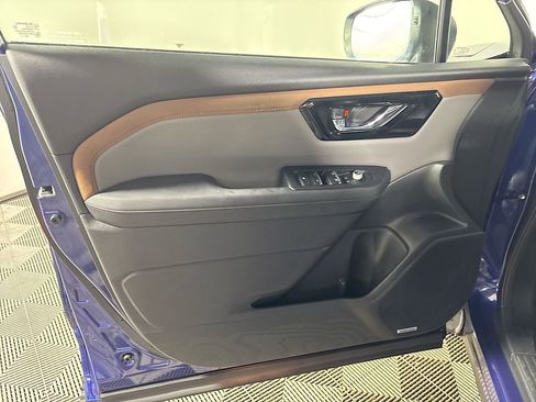 Used 2025 Subaru Forester Sport image 10