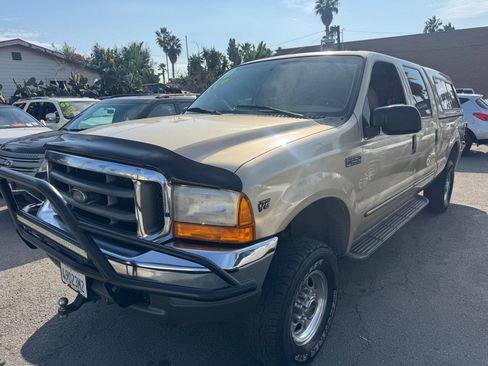 Used 2000 Ford F250 Lariat image 2
