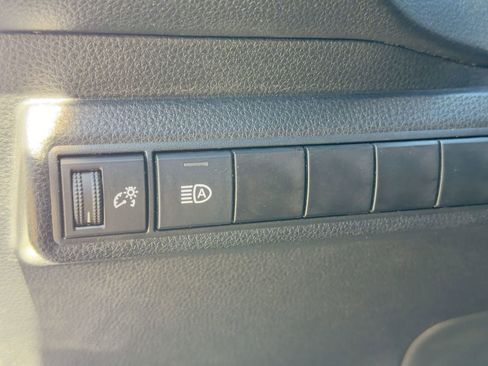 Used 2022 Toyota Corolla LE image 17