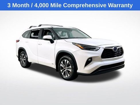 Used 2022 Toyota Highlander XLE image 1