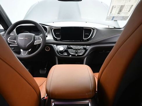 New 2026 Chrysler Pacifica Pinnacle image 24
