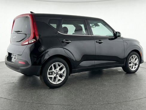 Used 2025 Kia Soul LX w/ LX Technology Package FWD image 9