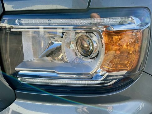 Used 2020 GMC Canyon SLE w/ Elevation Edition image 10