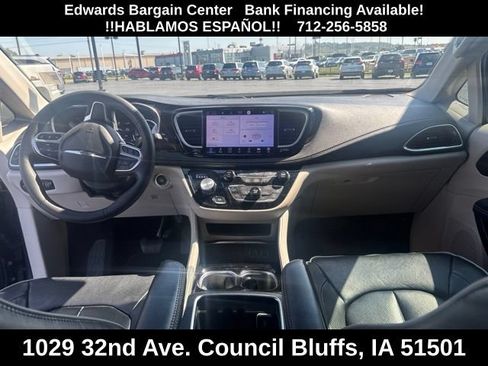 Used 2023 Chrysler Pacifica Limited FWD image 14