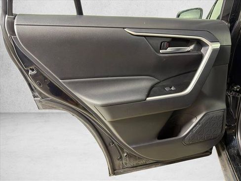 Used 2025 Toyota RAV4 XLE FWD image 21