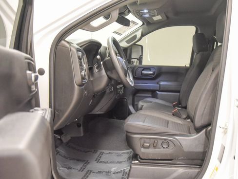 Used 2024 Chevrolet Silverado 2500 Custom w/ Custom Convenience Package image 2