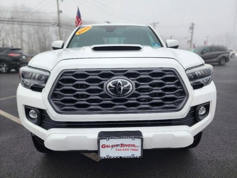 Used 2020 Toyota Tacoma TRD Sport w/ Technology Package image 2