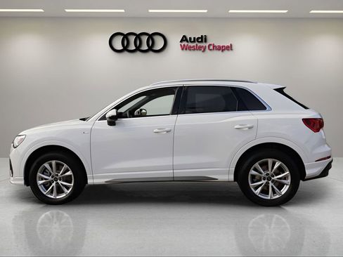 Used 2025 Audi Q3 2.0T Premium w/ Convenience Package AWD/4WD image 2