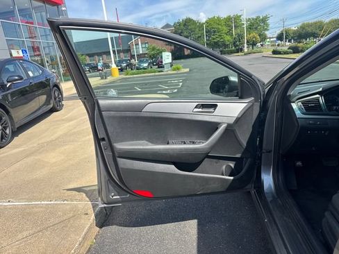 Used 2019 Hyundai Sonata SE w/ Cargo Package FWD image 11