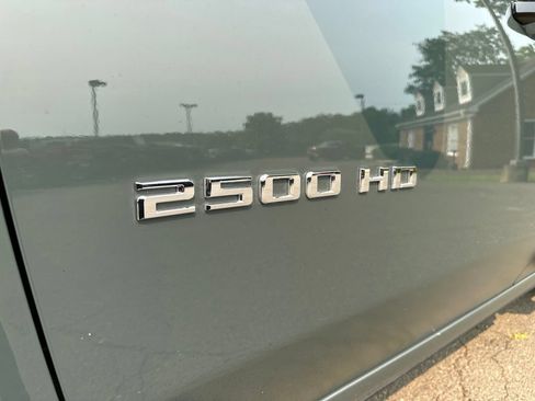 Used 2025 Chevrolet Silverado 2500 ZR2 w/ Technology Package AWD/4WD image 8