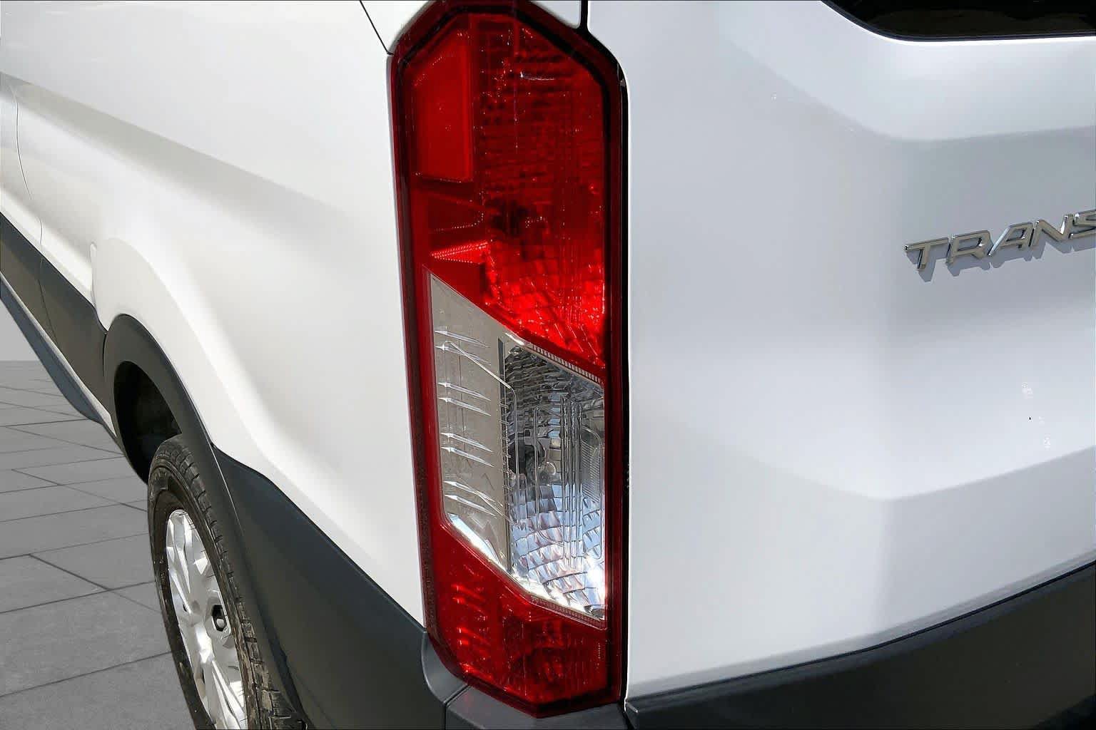 Used 2022 Ford Transit 350 XLT RWD image 29