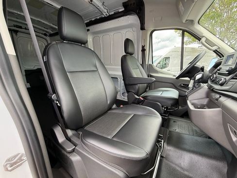 New 2025 Ford Transit 250 148 Medium Roof image 12