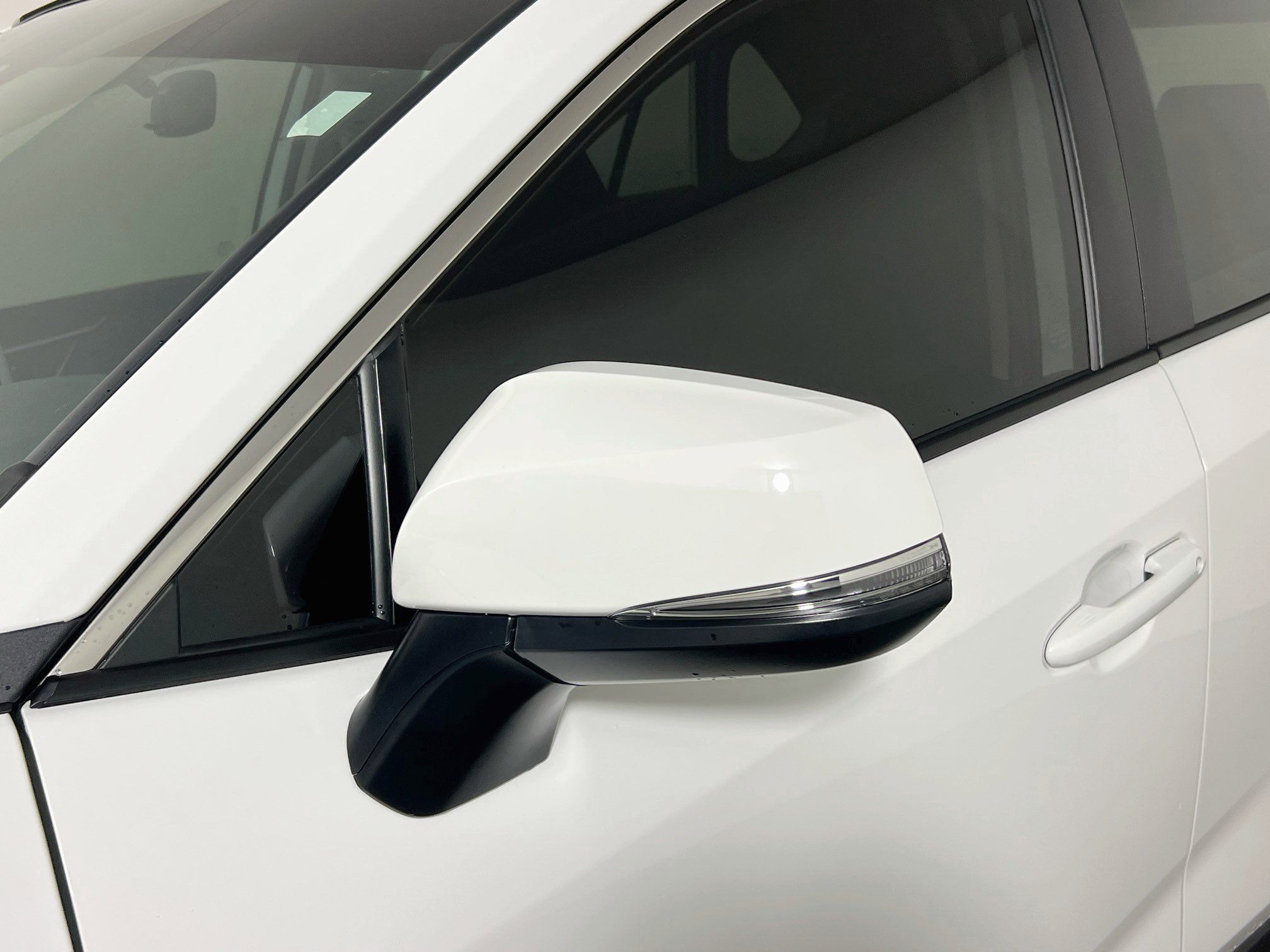 Used 2025 Toyota RAV4 XLE w/ Convenience Package FWD image 12