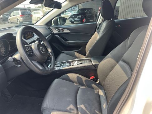 Used 2018 MAZDA MAZDA3 Sport FWD image 9