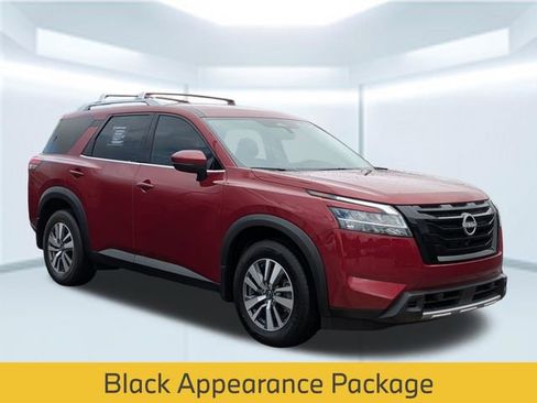 Used 2023 Nissan Pathfinder SL w/ Black Appearance Package image 9