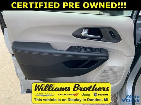 Certified 2024 Chrysler Pacifica Touring-L image 11