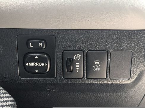 Used 2014 Toyota RAV4 XLE FWD image 12