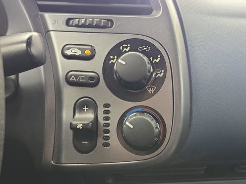 Used 2002 Honda S2000 image 17