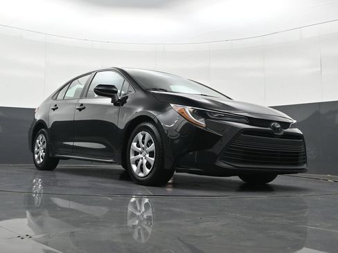 Used 2024 Toyota Corolla LE FWD image 35