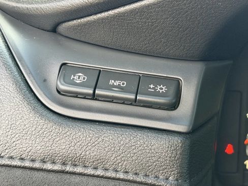 Used 2015 Cadillac Escalade Premium image 28