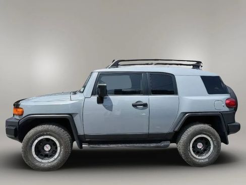 Used 2013 Toyota FJ Cruiser 4WD image 2