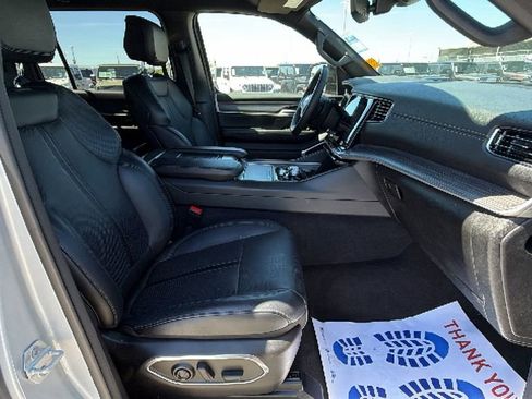 Used 2024 Jeep Wagoneer L Series II w/ Flexible Seating Group image 30