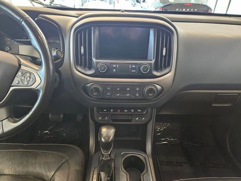 Used 2022 Chevrolet Colorado Z71 AWD/4WD image 18