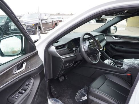 New 2025 Jeep Grand Cherokee Limited image 10