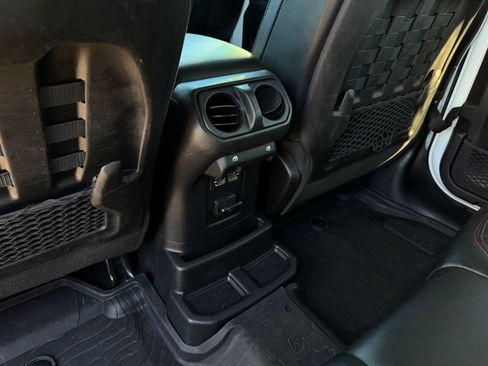 Used 2023 Jeep Wrangler Unlimited Rubicon AWD/4WD image 29