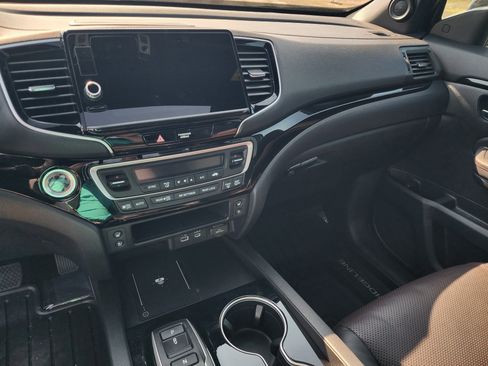 Certified 2025 Honda Ridgeline Black Edition image 18