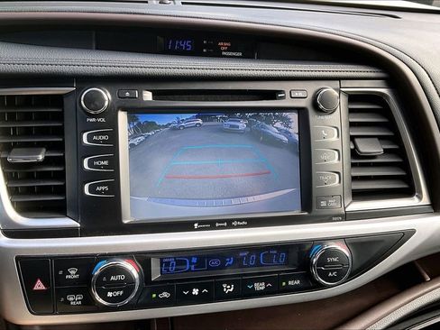 Used 2017 Toyota Highlander XLE image 14