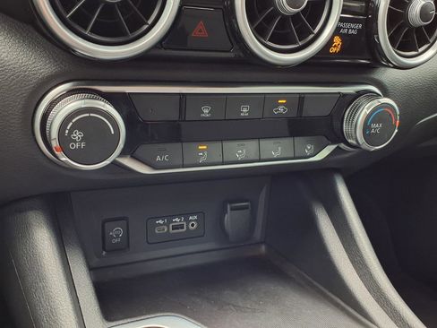 Used 2025 Nissan Sentra SV image 19