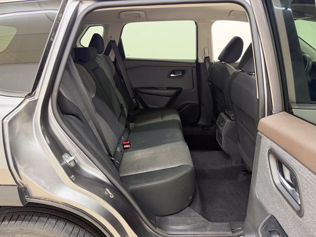 Used 2021 Nissan Rogue SV AWD/4WD image 14