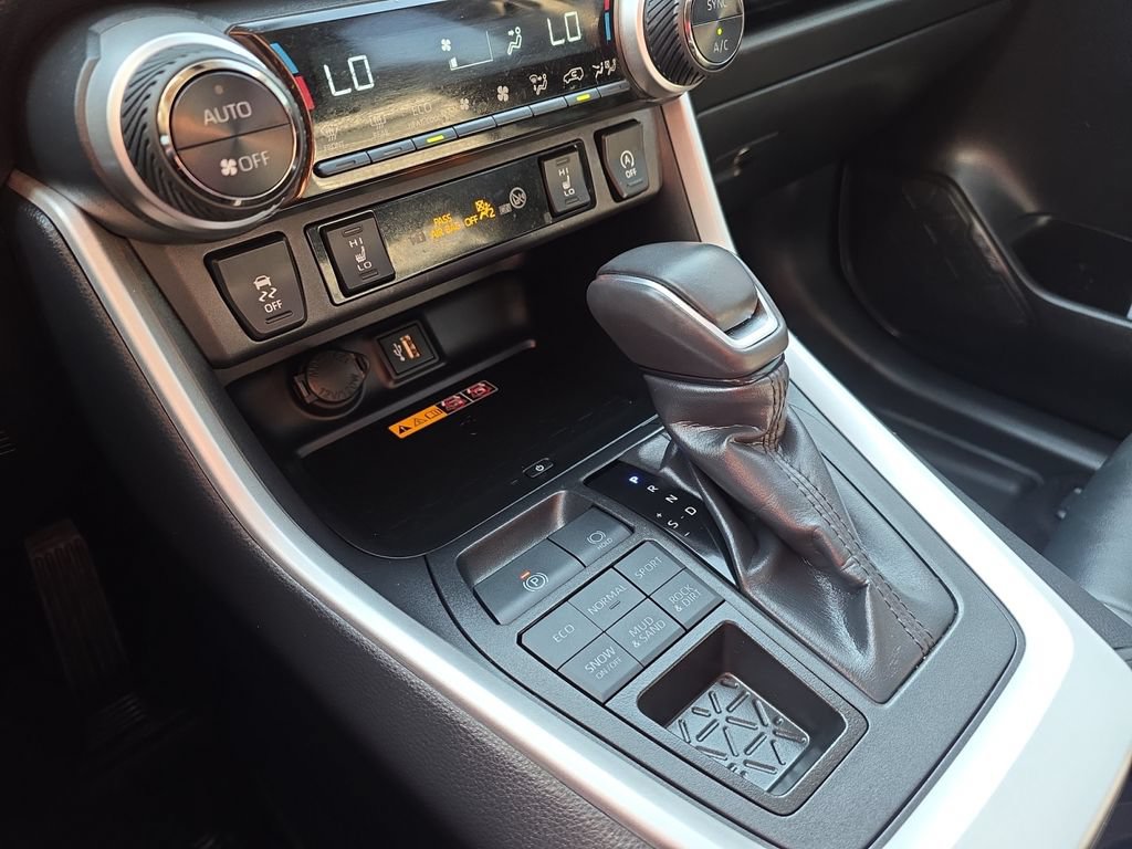 Used 2025 Toyota RAV4 XLE Premium w/ Weather Package AWD/4WD image 18