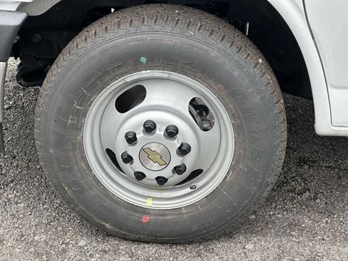 New 2024 Chevrolet Express 4500 Extended w/ Power Convenience Package image 7