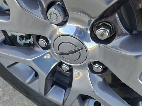 Used 2024 Chrysler Pacifica Pinnacle image 29