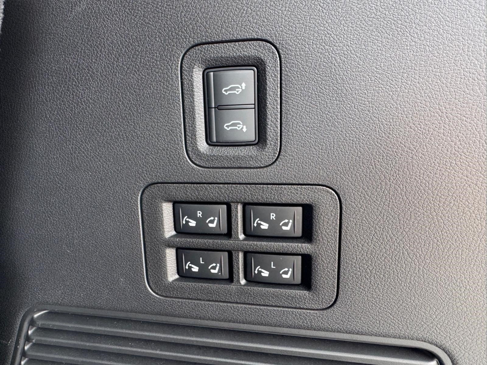 Used 2025 INFINITI QX80 Sensory AWD/4WD image 12