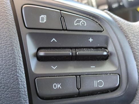 Certified 2023 Hyundai Venue SE FWD image 13