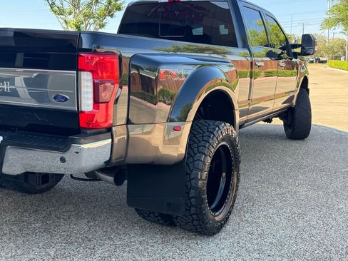 Used 2017 Ford F350 King Ranch w/ King Ranch Ultimate Package image 4