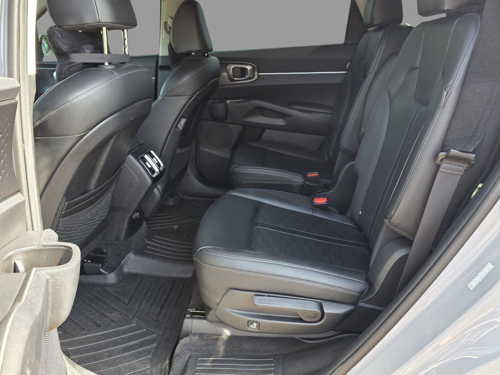 Used 2025 Kia Sorento EX w/ Panoramic Sunroof Package FWD image 29