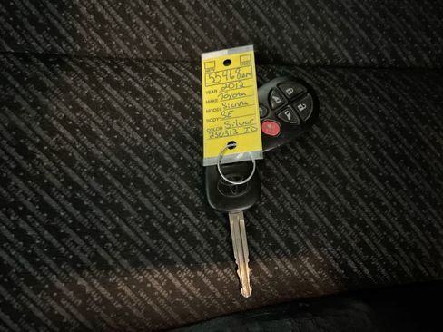 Used 2012 Toyota Sienna SE image 27