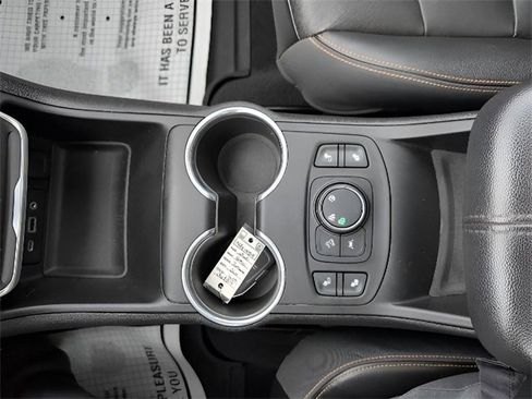 Used 2021 GMC Terrain SLT image 17