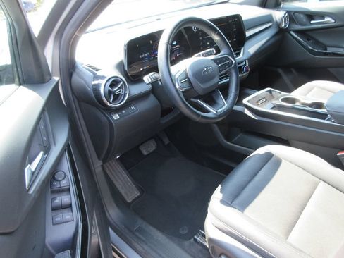 Certified 2025 Chevrolet Equinox LT w/ Convenience Package II FWD image 12