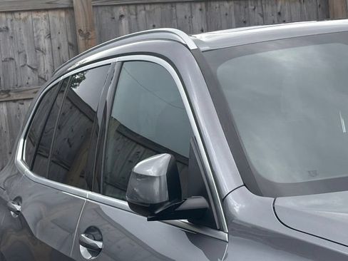 Used 2024 BMW X5 sDrive40i RWD image 3