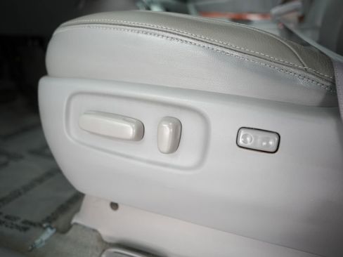 Used 2010 Toyota Sienna XLE Limited image 45