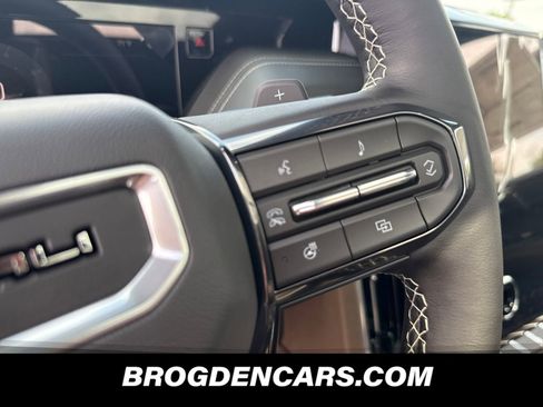 New 2026 GMC Yukon Denali Ultimate AWD/4WD image 5